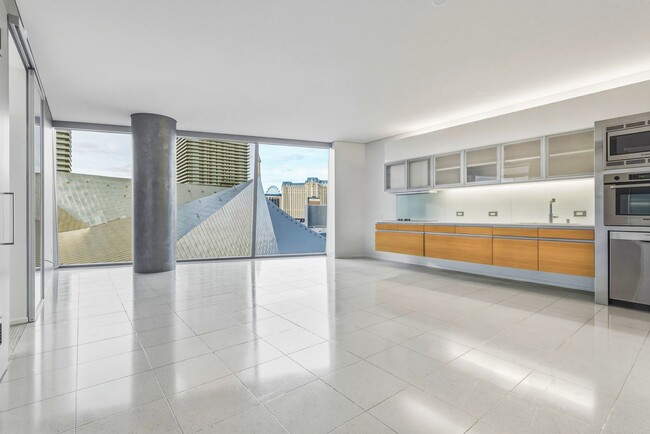 Building Photo - Veer Towers 602W-Strip and CityCenter Views form this Stunning 2Bd/2Ba Residence