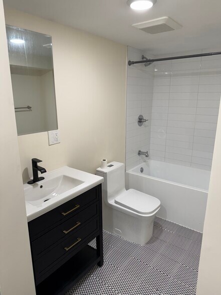 Primary Photo - 32 Park St