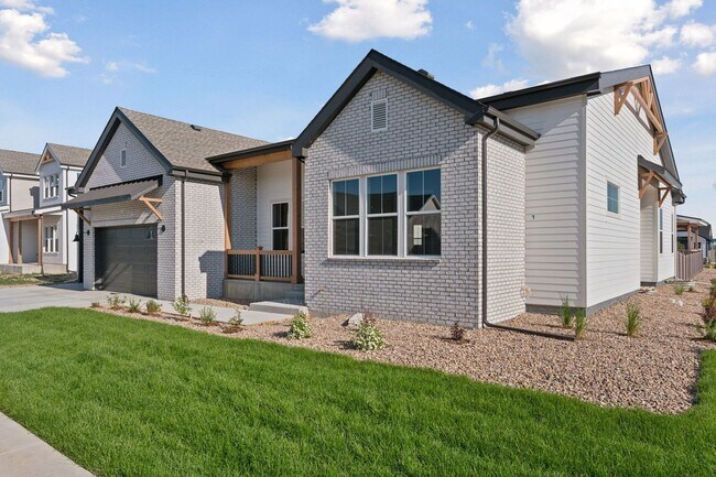 Building Photo - New Charming Berthoud Home with Modern Com...