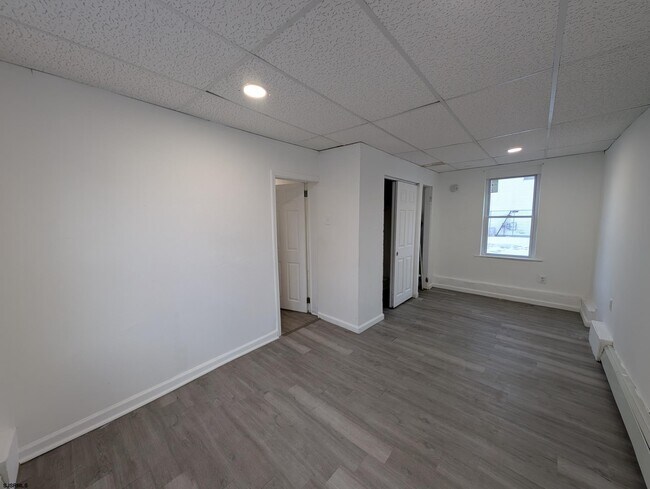 Building Photo - 20 S Bellevue Ave