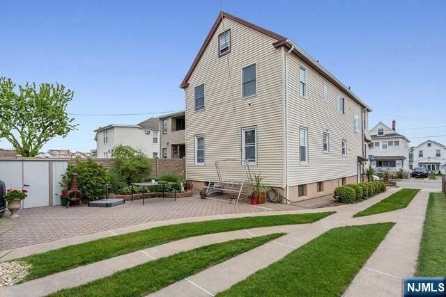 Building Photo - 87 Hudson St