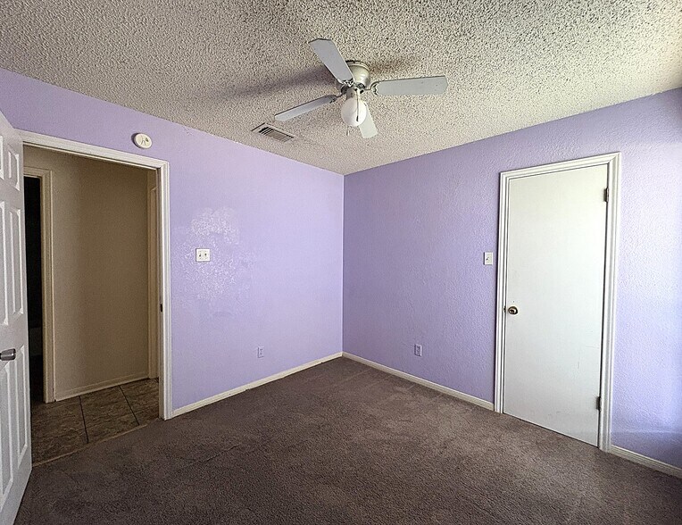 Building Photo - 2325 Tiffany Dr