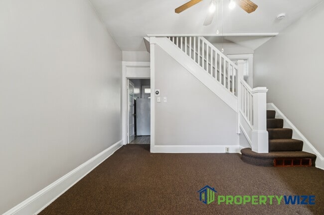 Building Photo - 407 Cambria St