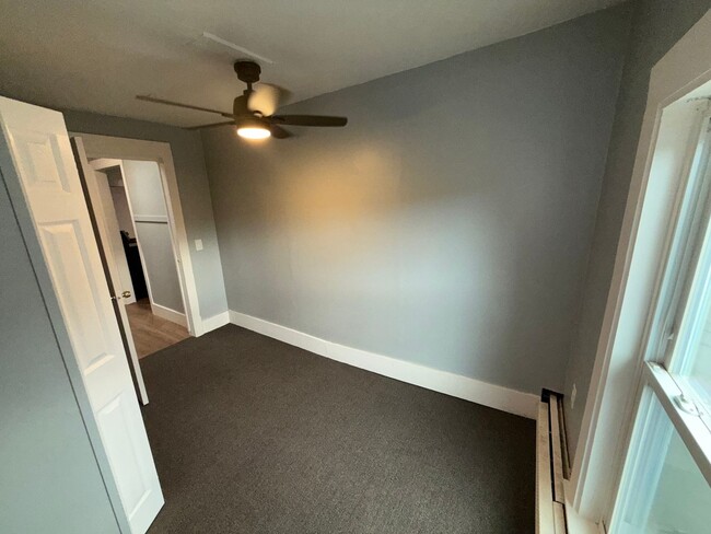 Building Photo - Price Drop!! 3rd Floor Amesbury 2 Bedroom+...