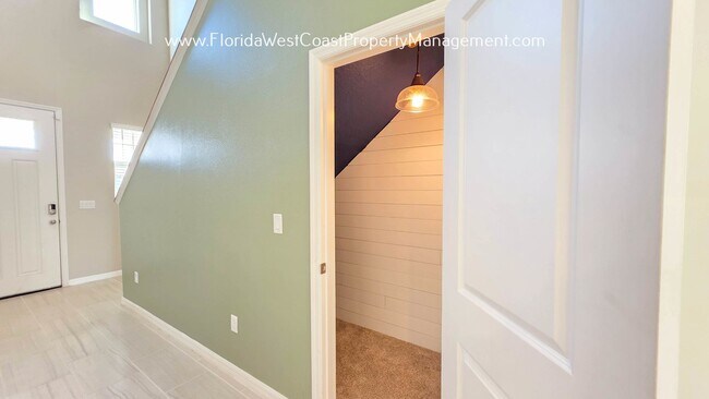 Building Photo - BRILLIANT and SPACIOUS! 4 BEDROOM/2.5 BATH PLUS LARGE BONUS-FLEX SPACE and FENCED YARD!