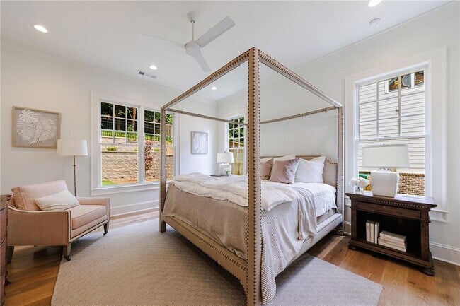Building Photo - 2717 Skyland Dr NE