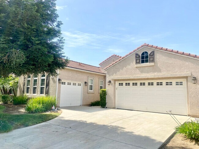 Building Photo - Custom North Fresno 4/3