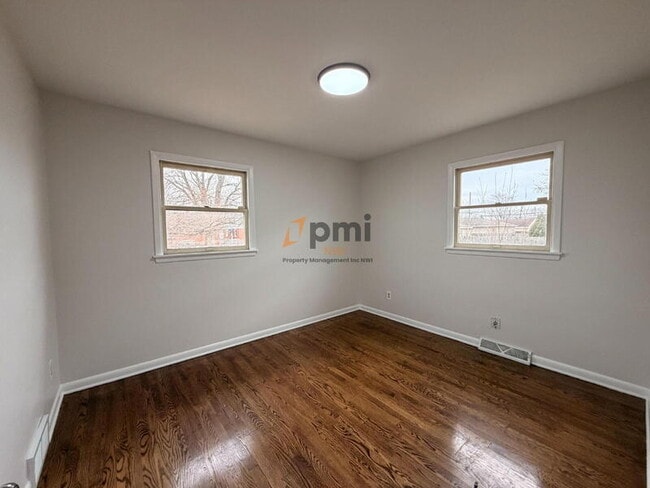 Building Photo - 1433 Shell St