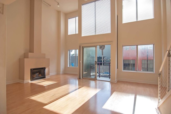 Primary Photo - Stylish Live/Work Loft 1 Block from Caltrain