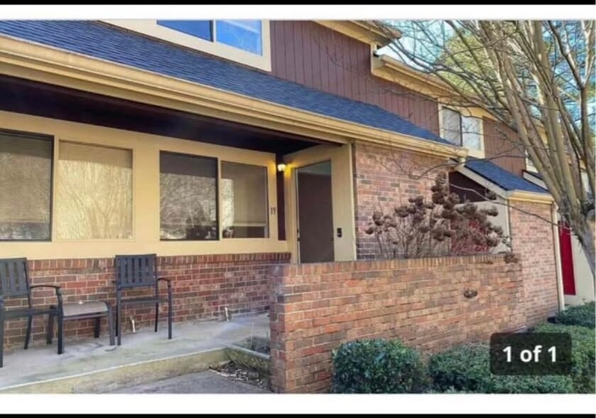 Primary Photo - 19 Country Place Ct