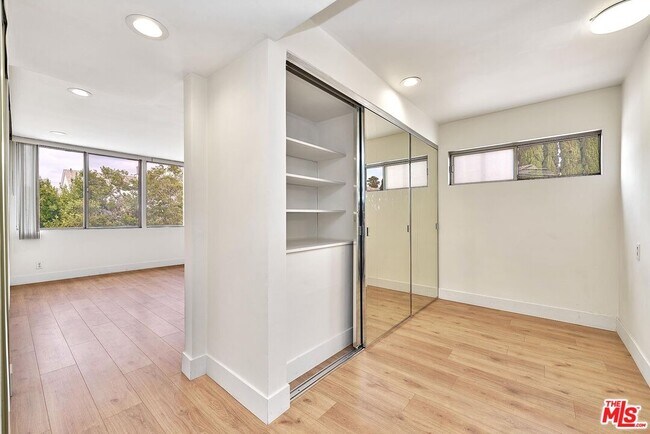 Building Photo - 9221 Charleville Blvd