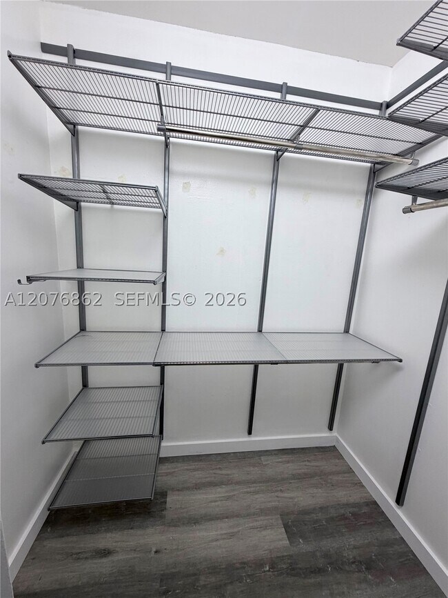 Building Photo - 9731 Fontainebleau Blvd