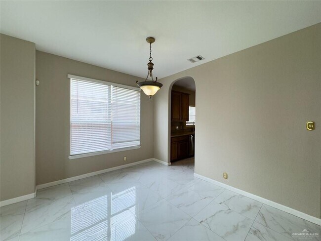 Building Photo - 37 San Sebastian St