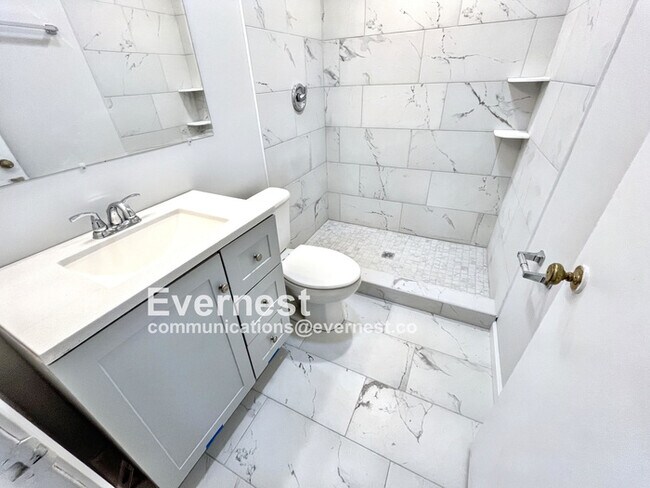 Building Photo - 4905 Eastwood Dr