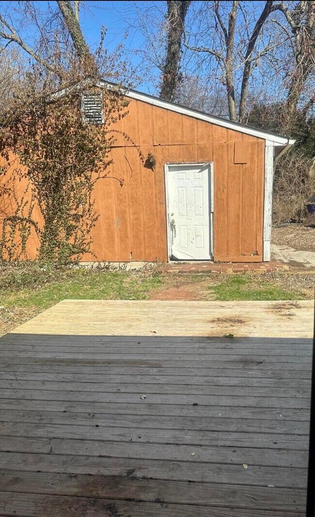 Building Photo - 1105 Sparks Rd