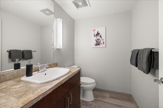 Building Photo - 502 S 15th St