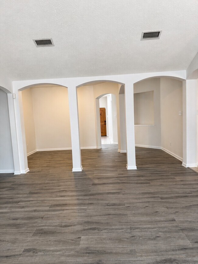 Building Photo - 20834 Beech Tree Dr