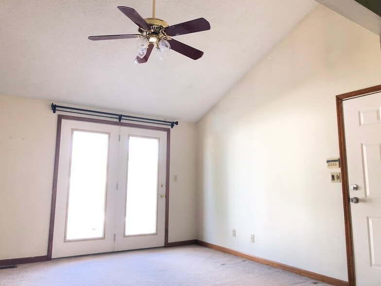 Building Photo - 4615 Chestnut Ridge Rd