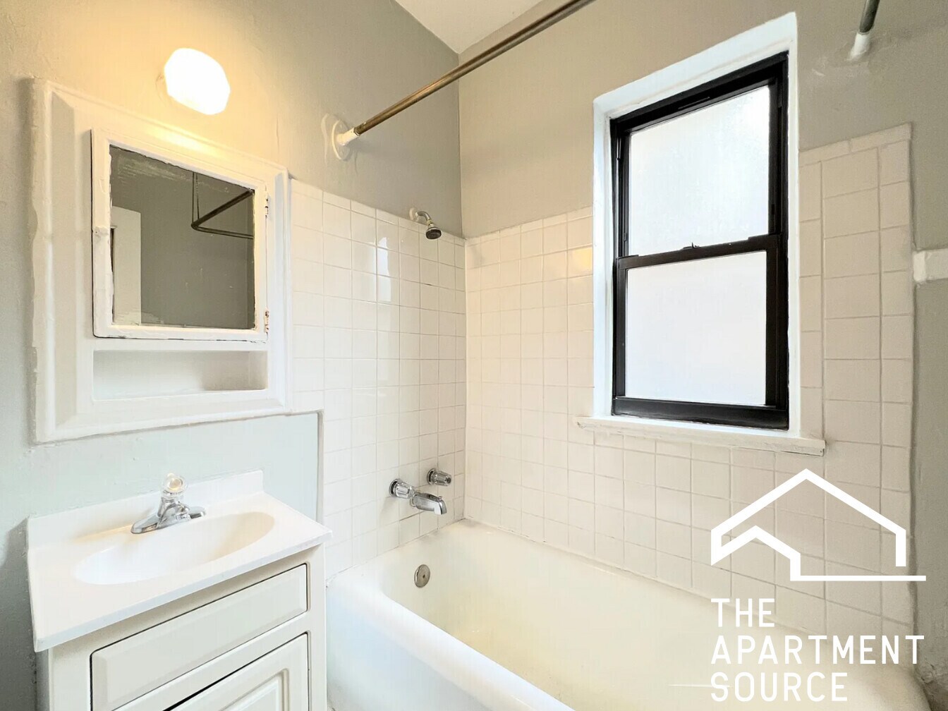 Building Photo - 4616 N Paulina St