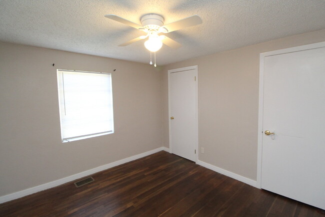 Building Photo - Move-In Ready 3-Bedroom Home with Fresh Up...