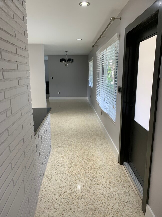 Building Photo - 10790 SW 88th Ave