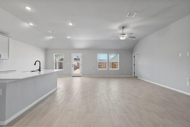 Building Photo - 145 Hackberry Ln