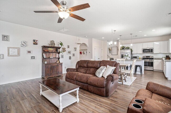 Building Photo - 252 Hyrne Dr