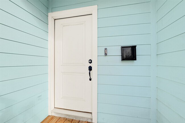 Building Photo - 1405 E 33rd St