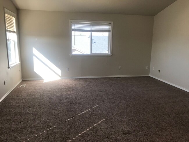 Building Photo - Meridian Charmer with 3 Car Garage, & Huge Backyard!