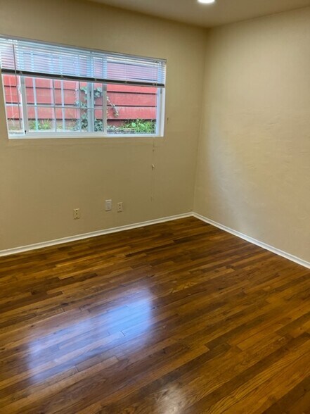 Building Photo - 947 Casanova Ave