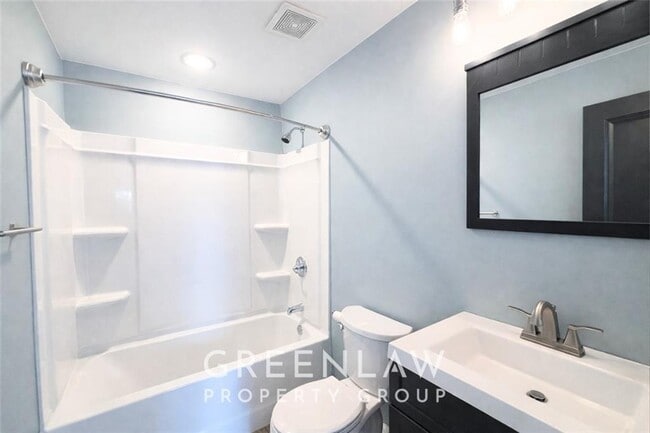 Building Photo - 256 Birch St