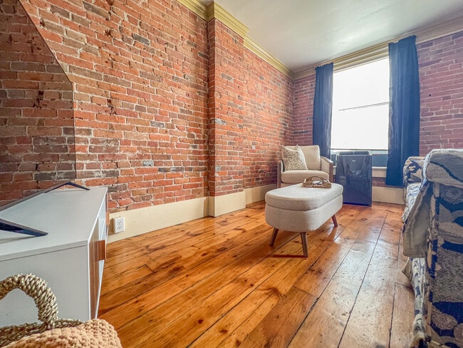 Building Photo - 1175 Iowa St