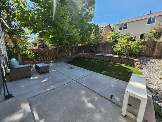 Building Photo - Charming 3 Bed 2 Bath Townhome for Rent in...