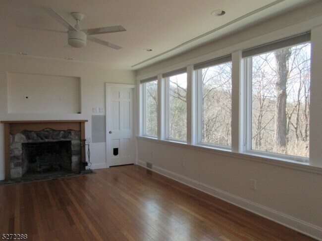 Building Photo - 416 Springbrook Trail