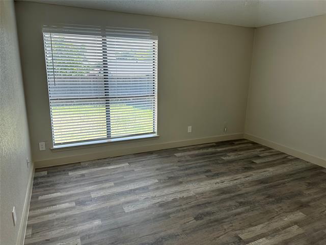 Building Photo - 1581 Glenmore Dr