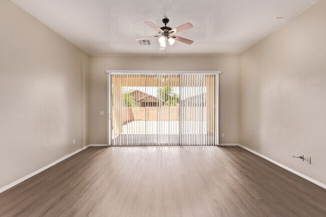 Building Photo - Single Story Large open floor plan home