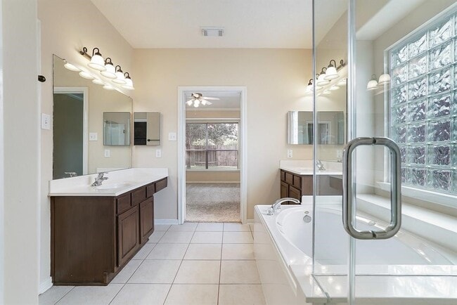 Building Photo - 7211 Emerald Run Ln