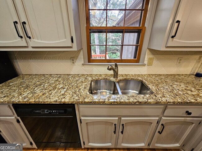 Building Photo - 5525 Wedgewood Ct SW