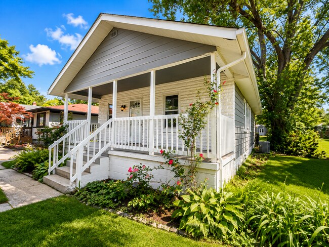 Building Photo - Charming North Linden Home with Fenced Backyard