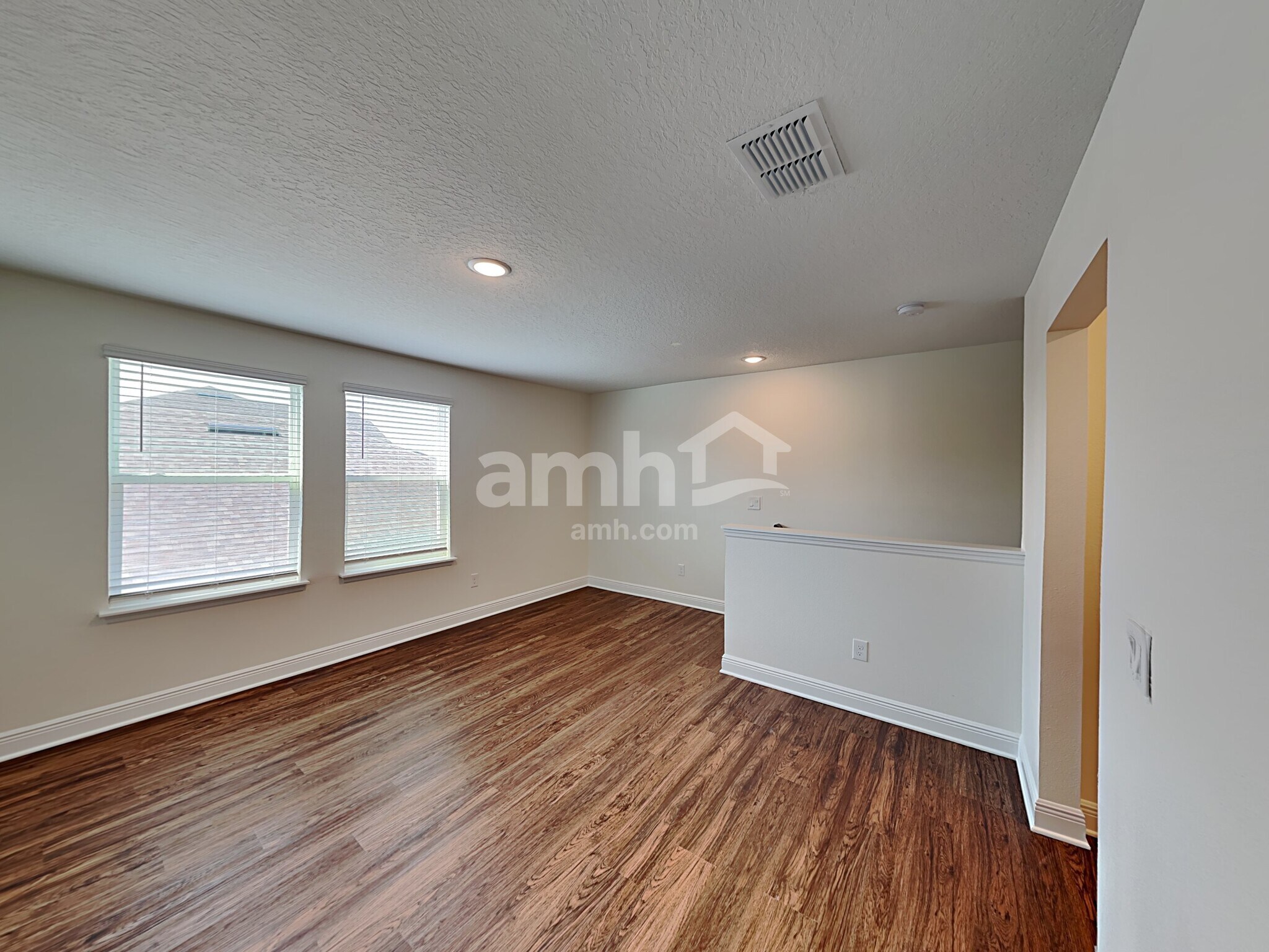 Building Photo - 1149 Sky Lks Dr