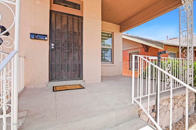 Building Photo - 305 E River Ave