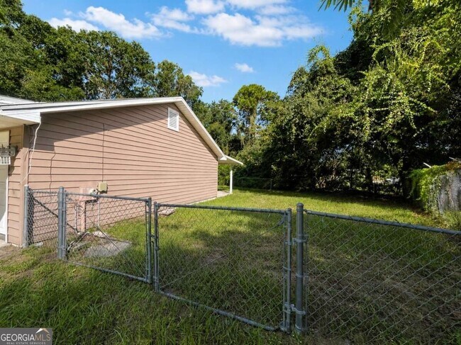 Building Photo - 117 Liberty Tree Rd