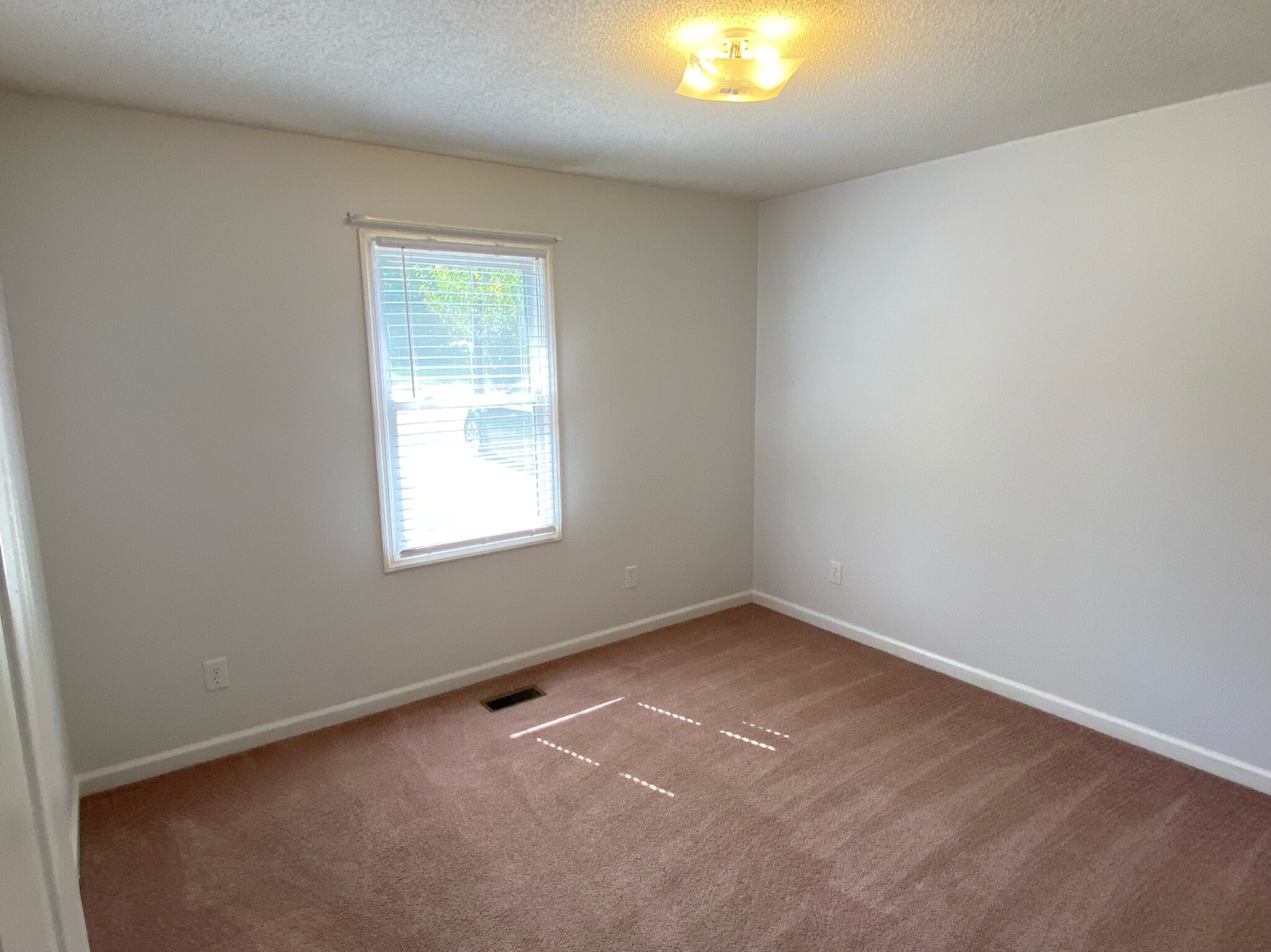 Building Photo - 1391 15th Ave NE