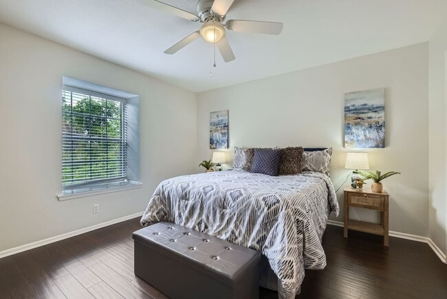 Building Photo - Condominium located in Olmos Park Gardens