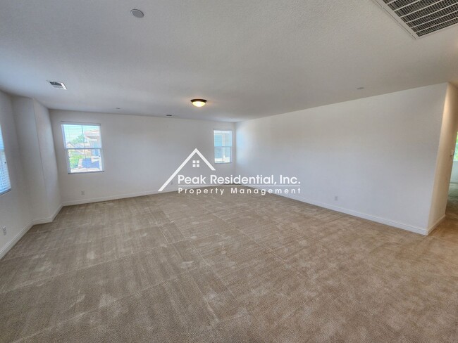 Building Photo - Very Nice 4bd/3ba Elk Grove Home in Gated Community!