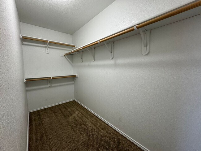 Building Photo - 9901 Diana Dr