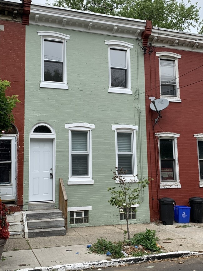 Primary Photo - 747 E Woodlawn St