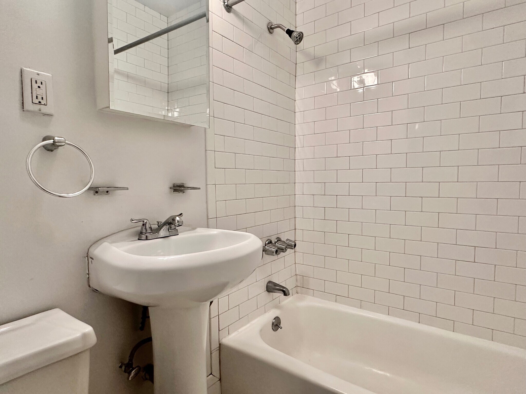 Building Photo - 953 Amsterdam Ave