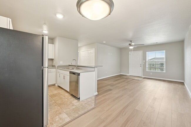 Building Photo - 254 Plez Morgan Dr