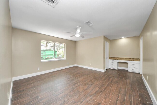 Building Photo - 11811 Campos Dr